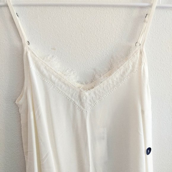 NWT Abercrombie White Lace Delicate Camisole Tank Top Shirt Size Small - Picture 2 of 4